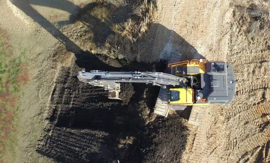 Kobelco excavators get smarter with trimble earthworks gradecontrol excavators