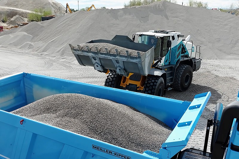 Liebherr construction takes on clean tech, with help from daimler and man liebherr construction hydrogen 3 1