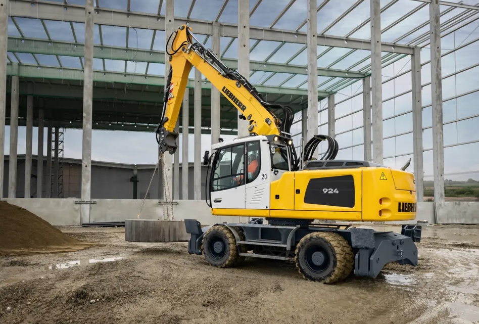 Liebherr rubber tired excavators - a920 heavy lift