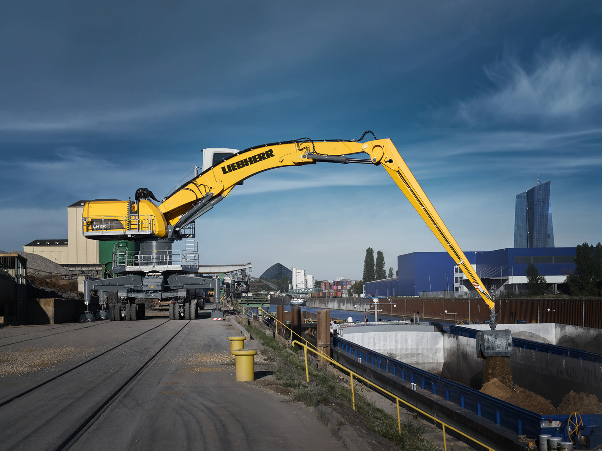 Liebherr lh150m mobile material handlers