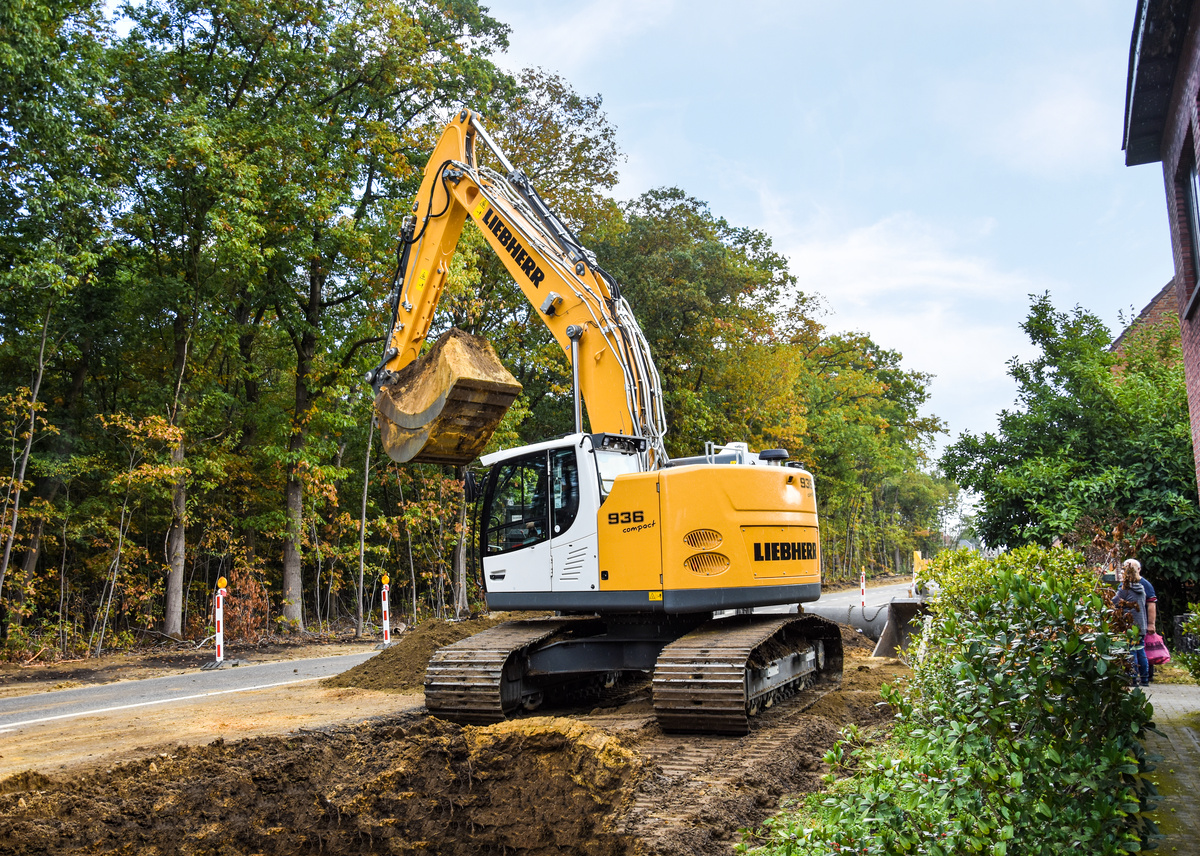 Liebherr crawler excavators - r936 compact litronic