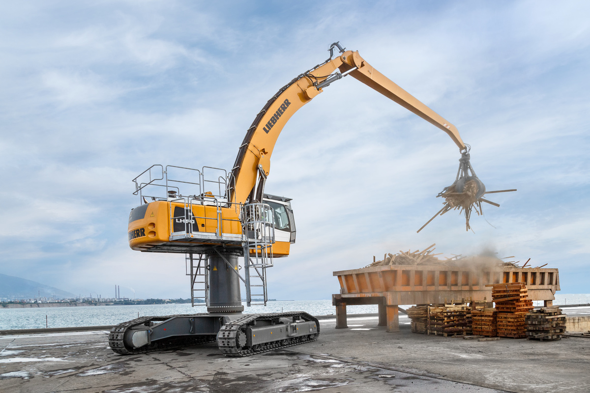 Liebherr crawler material handlers - lh50c hr