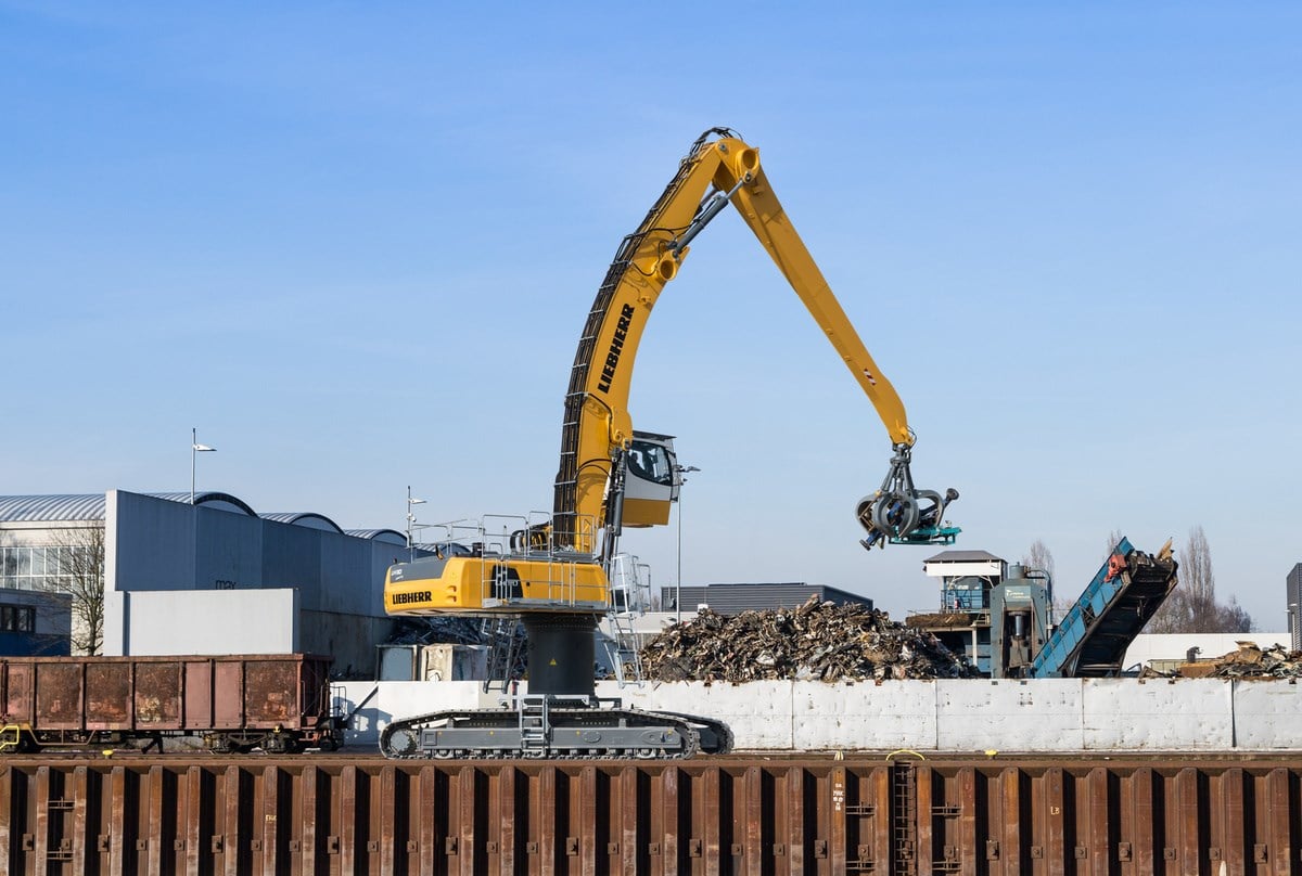 Liebherr crawler material handlers - lh110c hr