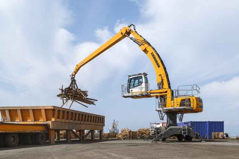 Liebherr mobile material handlers - lh50m high rise port litronic