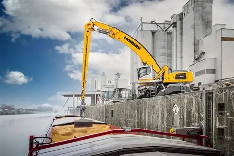 Liebherr electric material handlers - lh60m port e