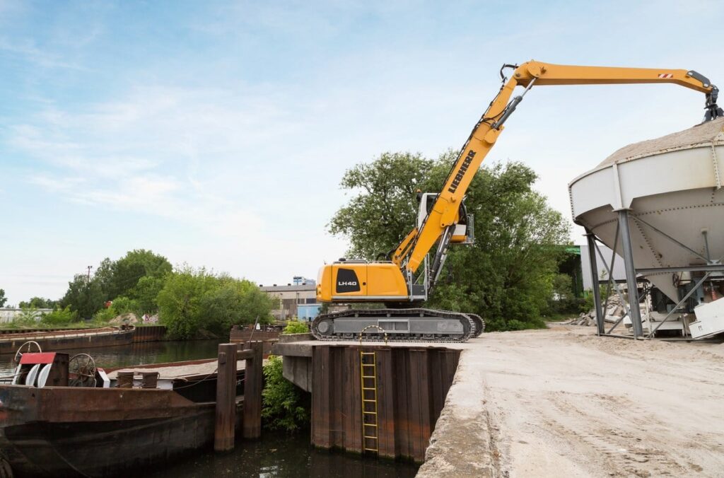 Liebherr crawler material handlers - lh40c industry litronic