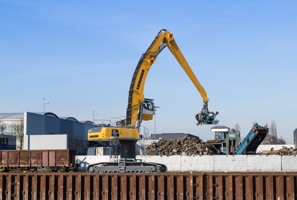 Liebherr crawler material handlers - lh110c high rise industry litronic