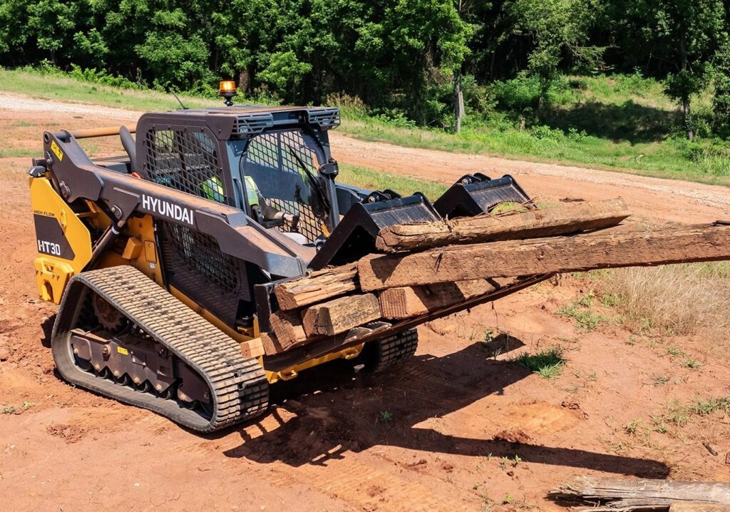 Hyundai ht30 compact track loader