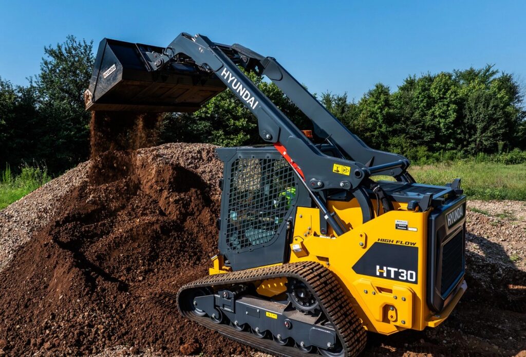 Hyundai ht30: meet hyundai’s new mid-size compact track loader hyundai ht30 blog2