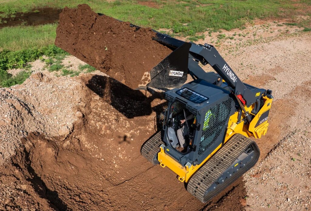 Hyundai ht30: meet hyundai’s new mid-size compact track loader hyundai ht30 blog3