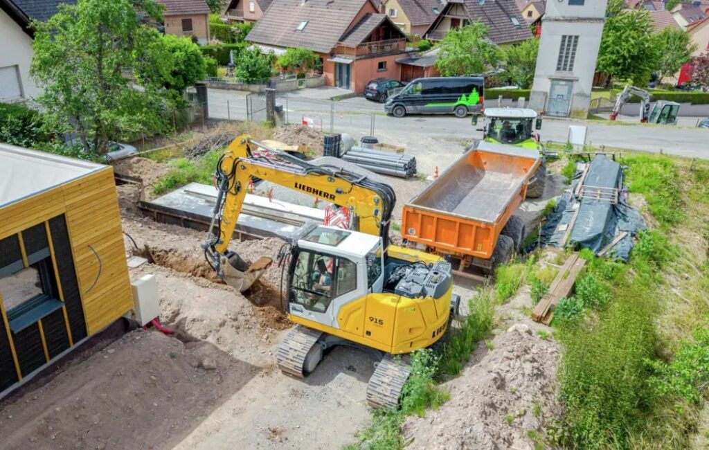 Liebherr crawler excavators - r915 compact g8