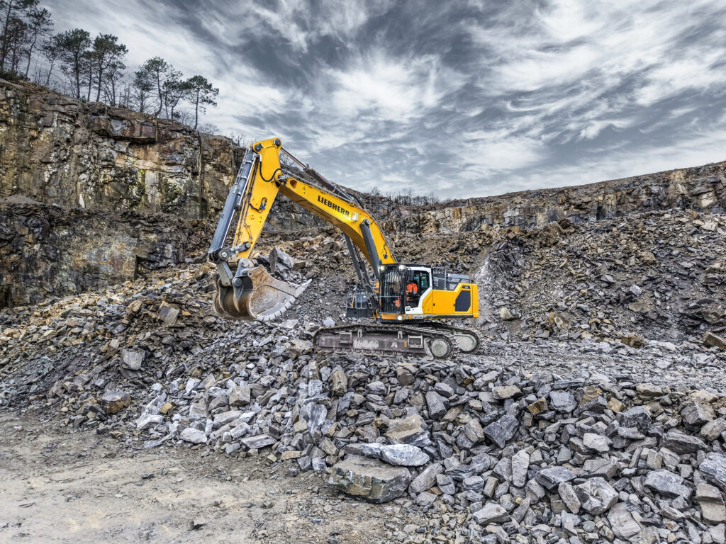 Liebherr excavators: three new machines, three different missions liebherr r 958 g8 300dpi